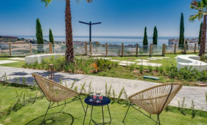 Small Oasis, Manilva